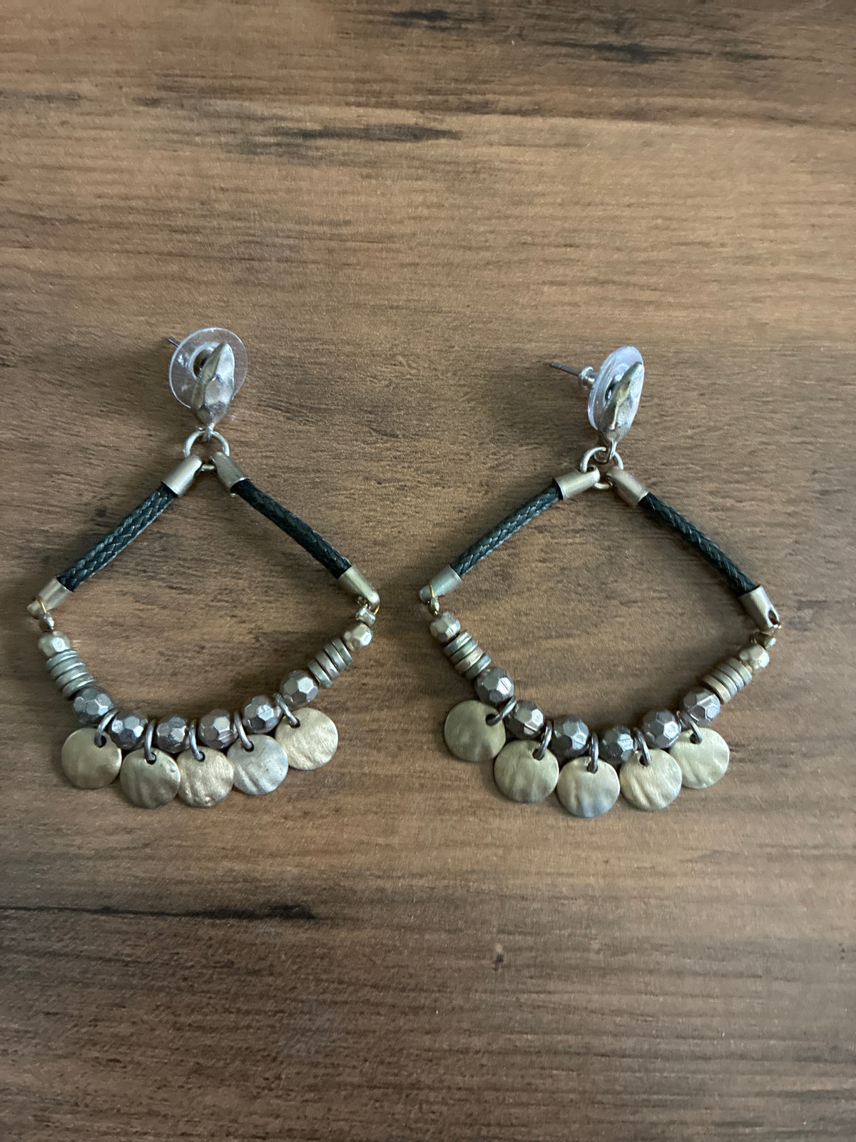 Vintage earrings with teardrop cord