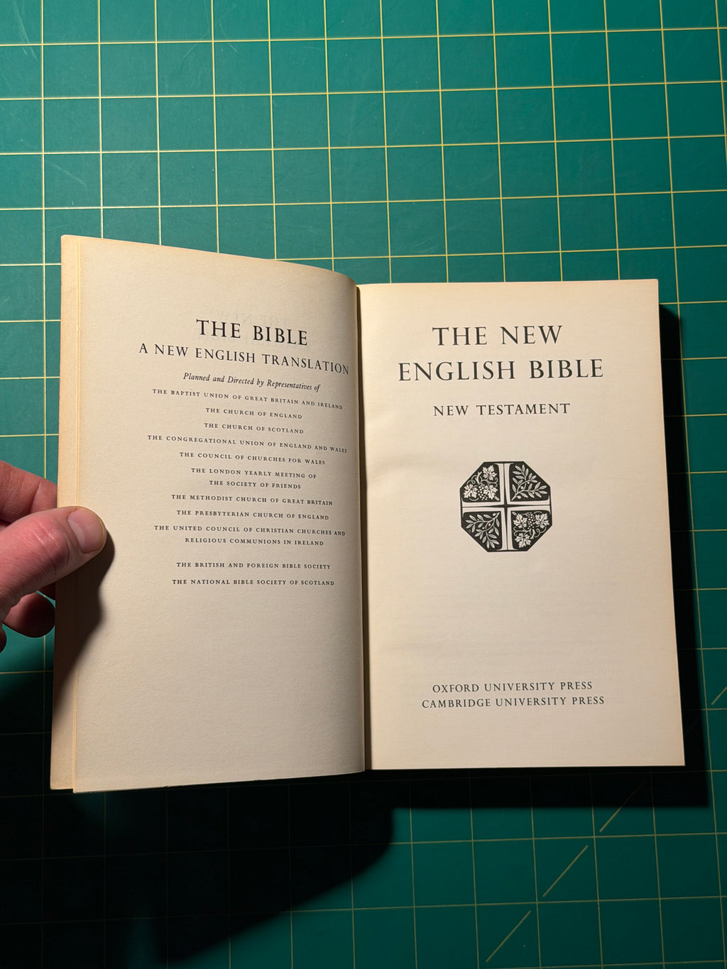 The New English Bible: New Testament - Paperback, Used Good