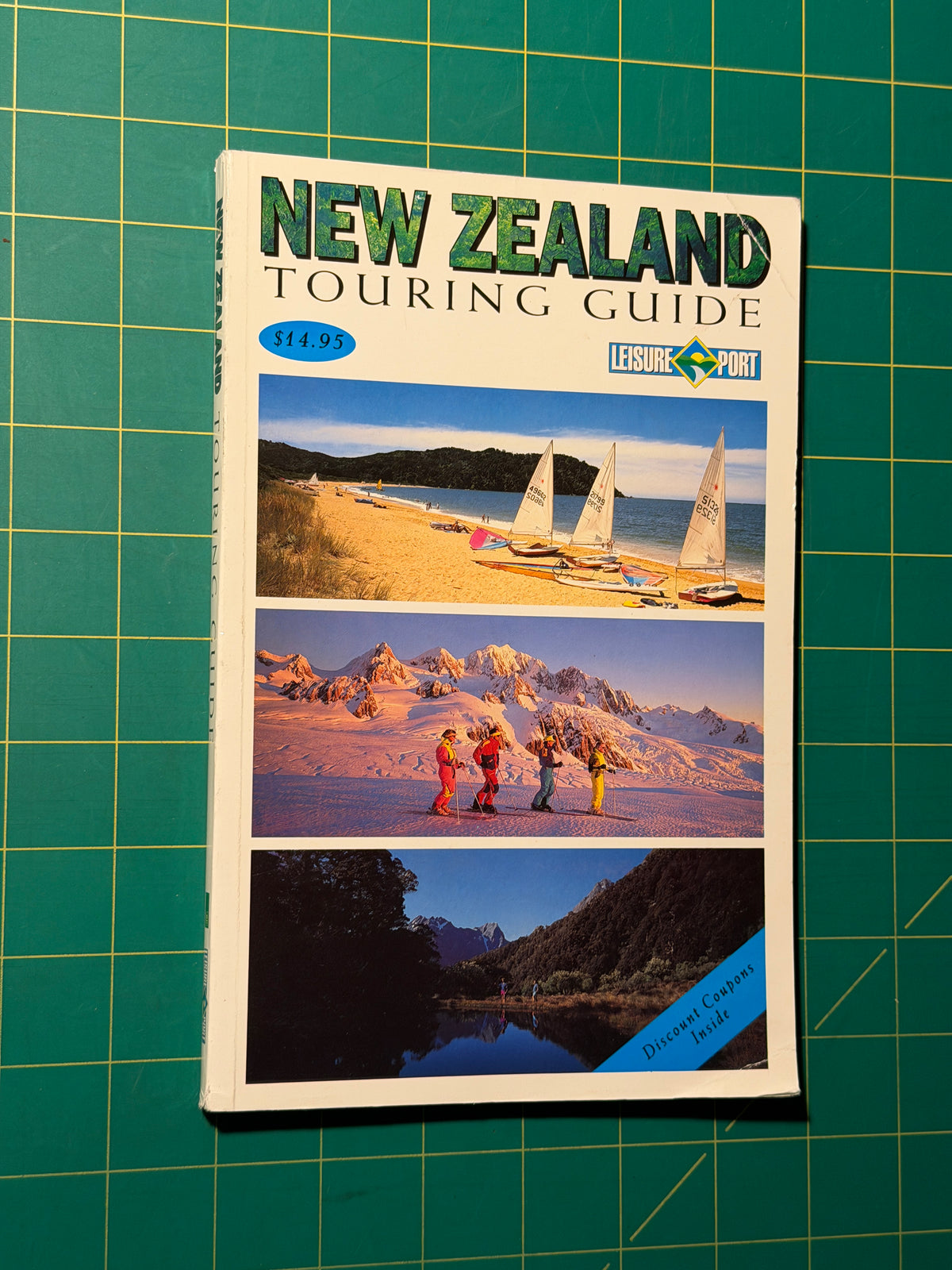 New Zealand: Touring Guide - Paperback, Used Good