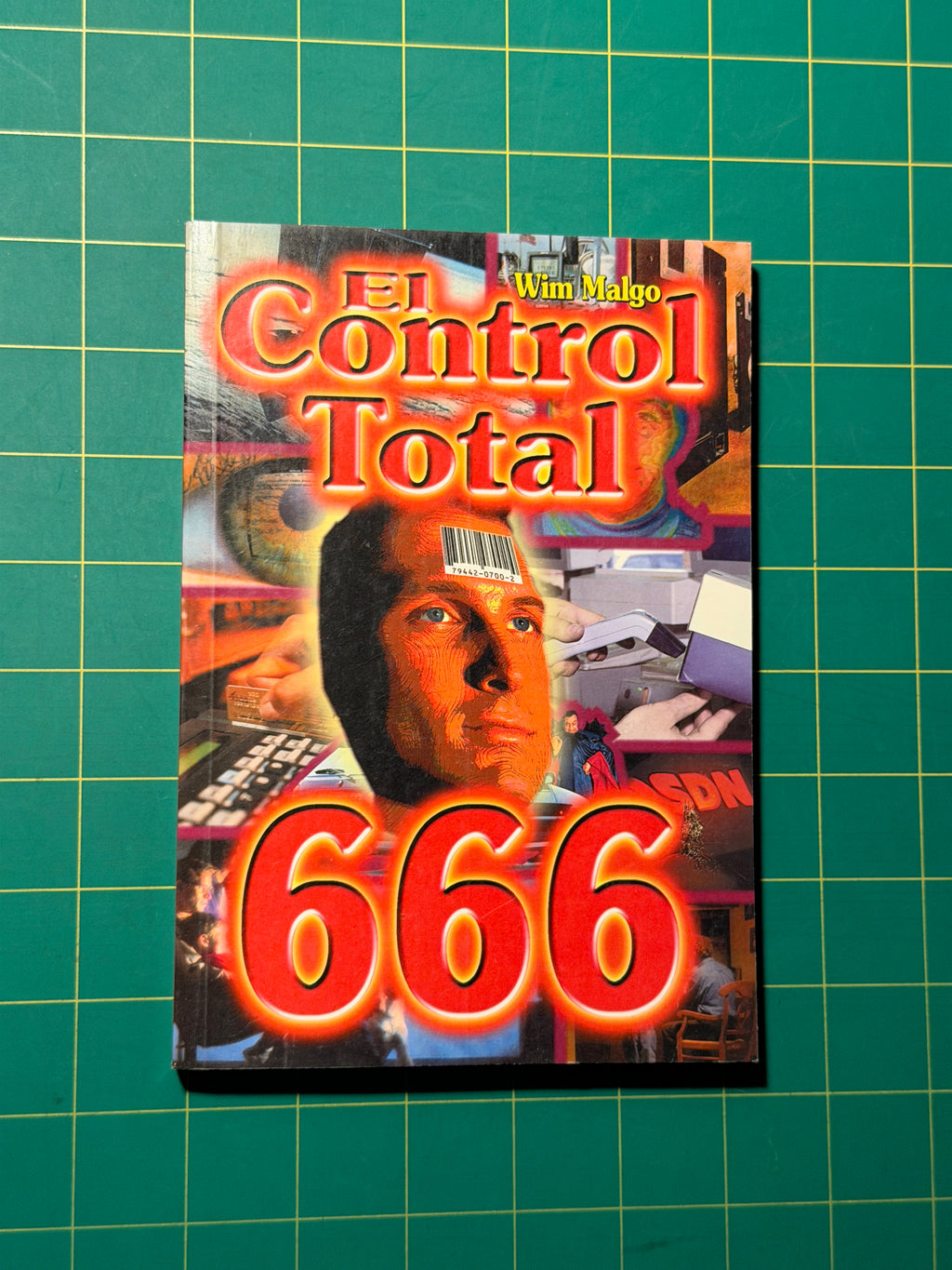 El Control Total: 666 - Paperback, Used Good