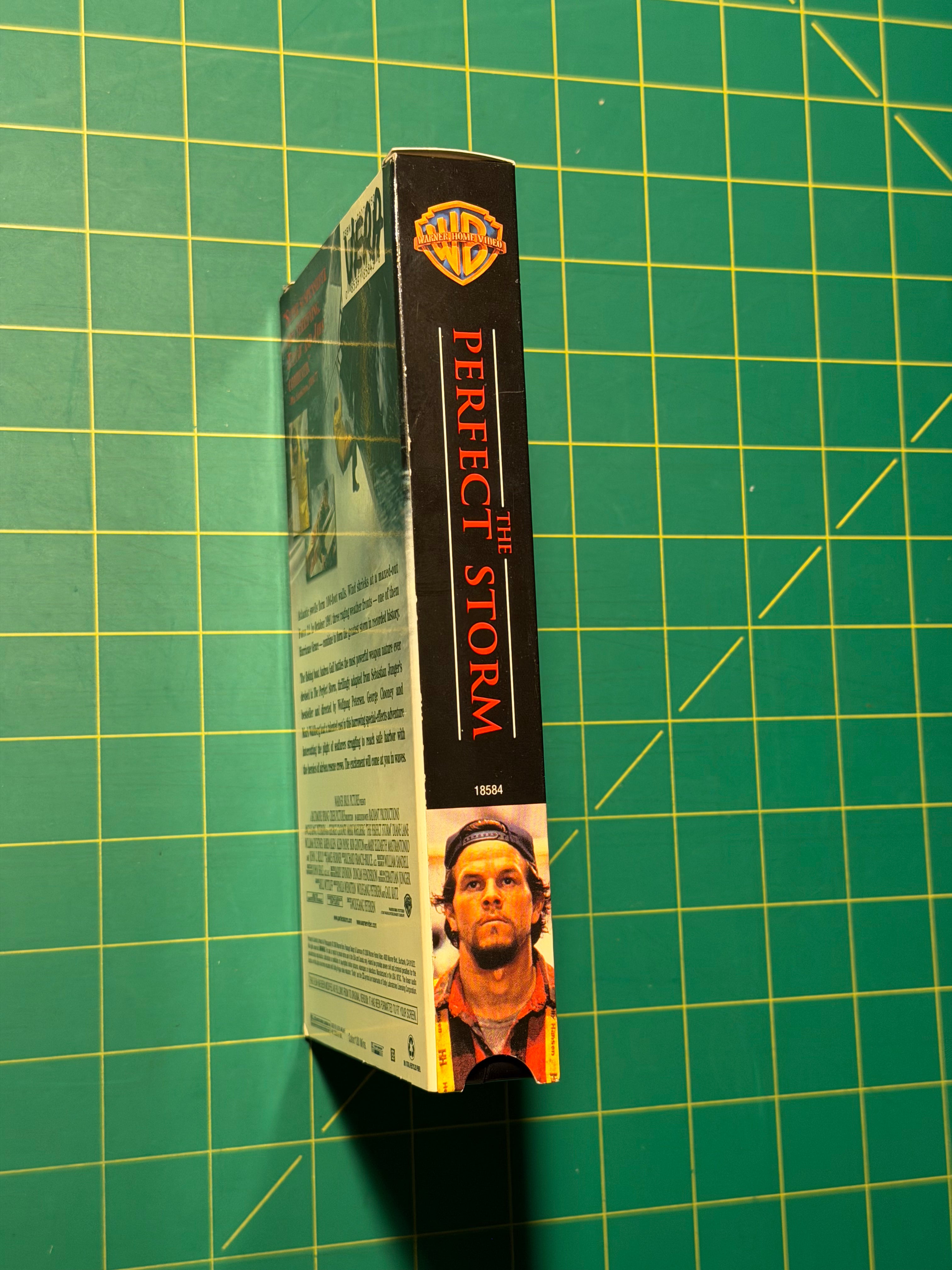 The Perfect Storm - VHS Tape, Used Good