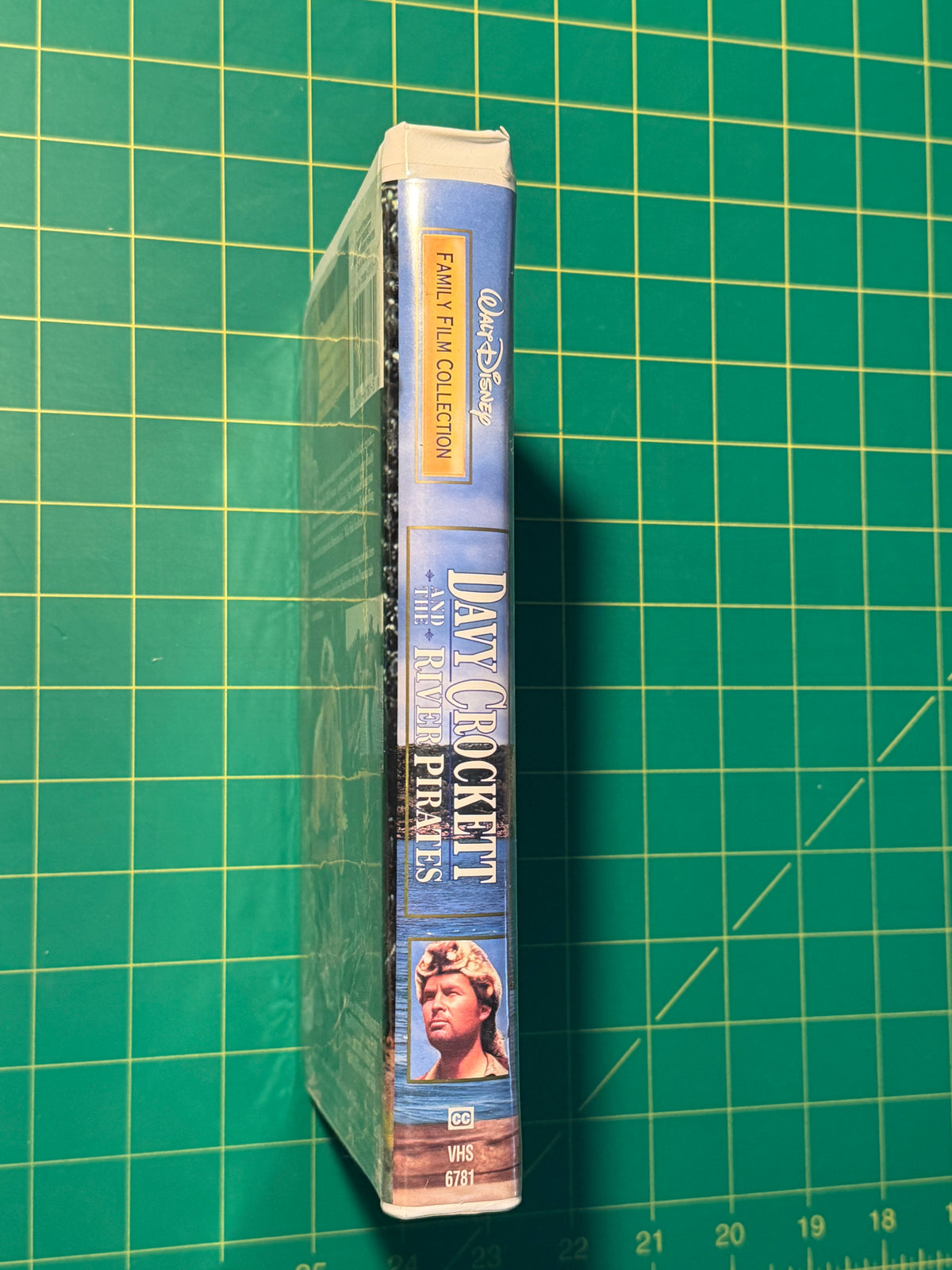 Davy Crockett and the River Pirates - VHS, Used Good